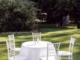 KIDS WHITE TABLE & CHAIRS